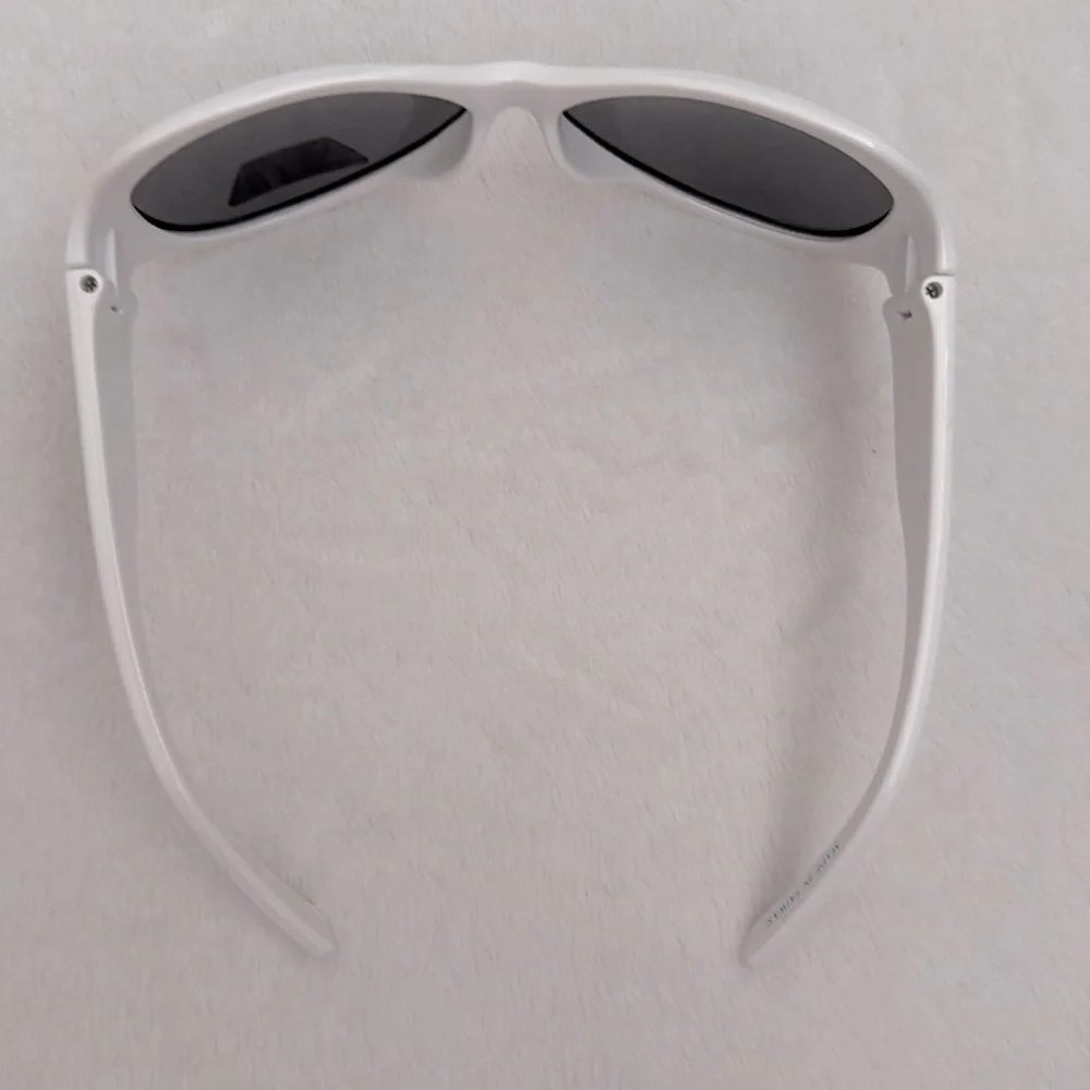 {NWT} JBanz | Retro Banz Polarized Wrap Around Kids Sunglasses White/Black 4-10Y